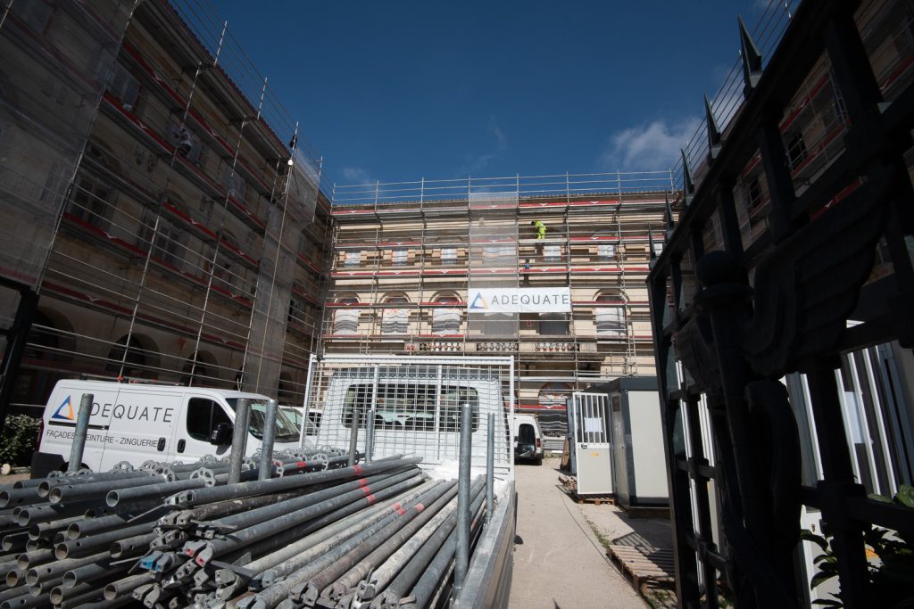 Adéquate Façades est fière de mener la rénovation du Grand Hôtel Dieu à Nîmes
