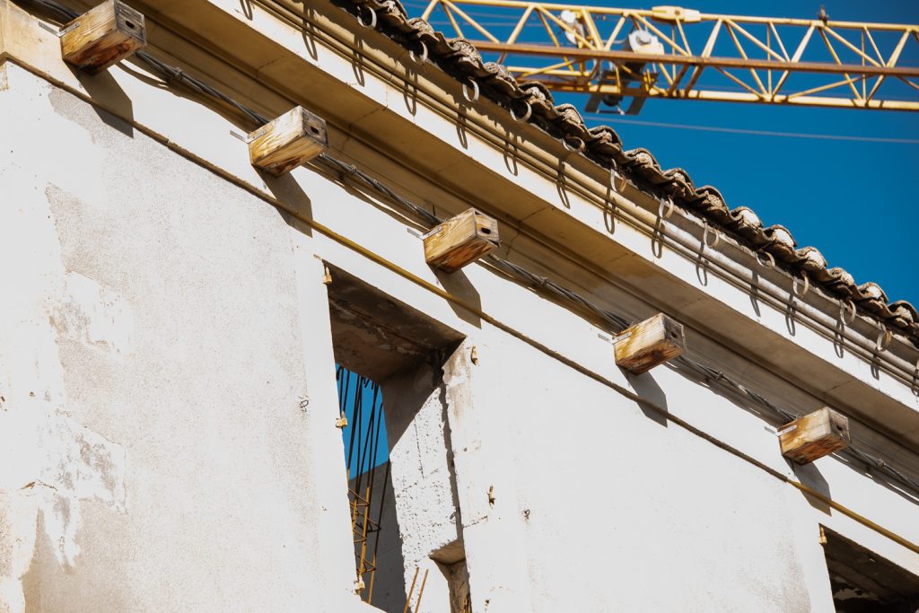Rénovation de façades et biodiversité : quand le bâti protège le martinet noir à Nîmes