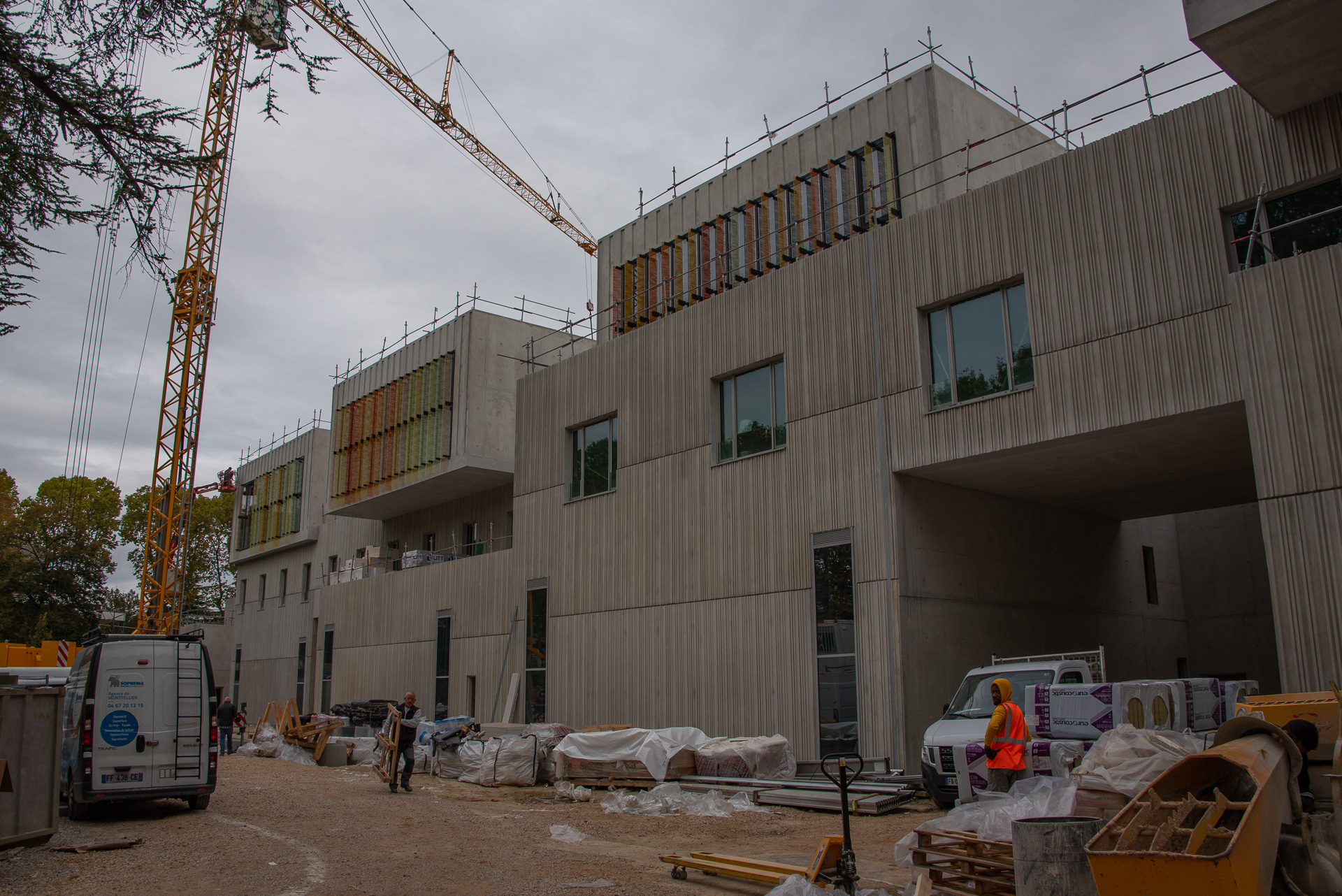 Réalisation de façade : lasure béton par Adéquate Façades pour le Conservatoire à Rayonnement Régional de Montpellier